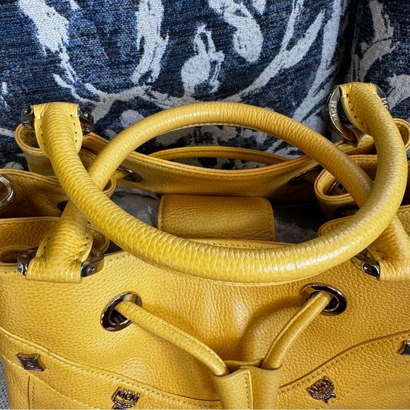 MCM Lemon Yellow Leather Bucket bag with strap - Picture 8 of 13